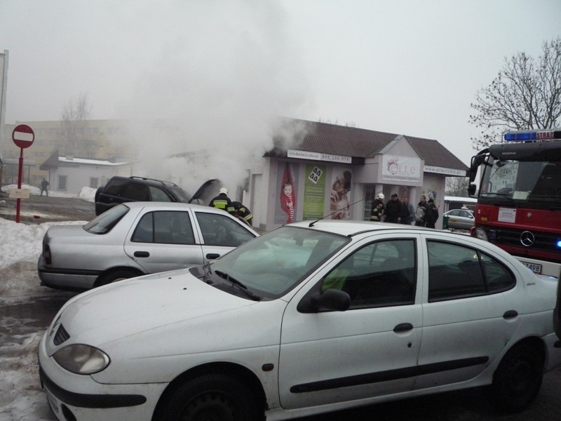 Chełm: przy Lwowskiej zapalił się Land Rover (ZDJĘCIA)