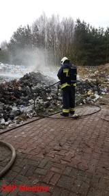 Pożar śmieci przy cmentarzu w Miedźnie. Mieszkańcy już dawno zgłaszali problem wysypiska FOTO