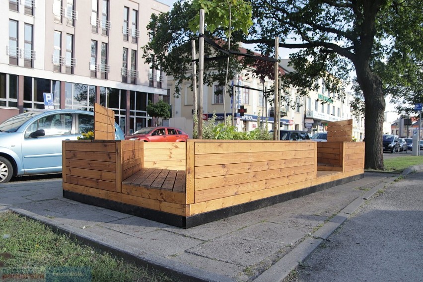 Dotąd we Włocławku był tylko jeden parklet u zbiegu pl....