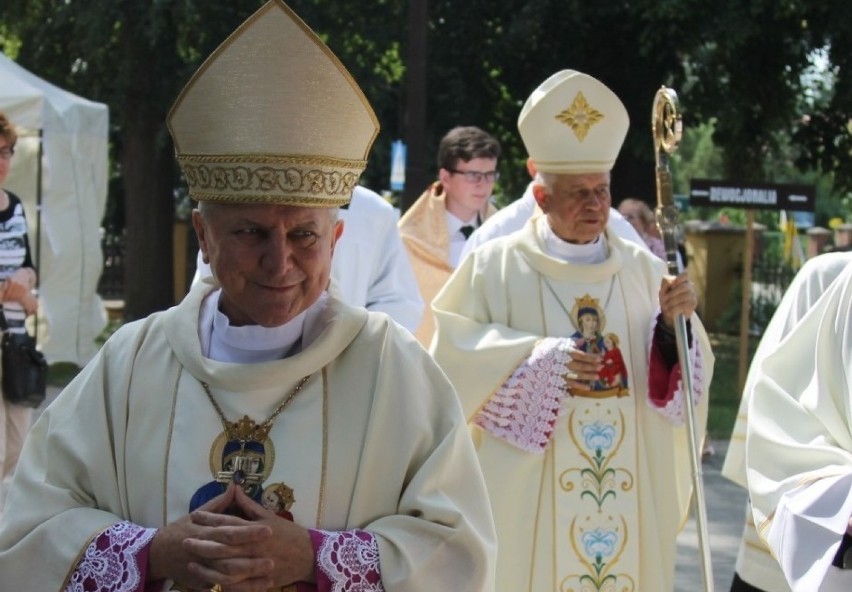 Stolica Apostolska ukarała biskupa Edwarda Janiaka [ZDJĘCIA]