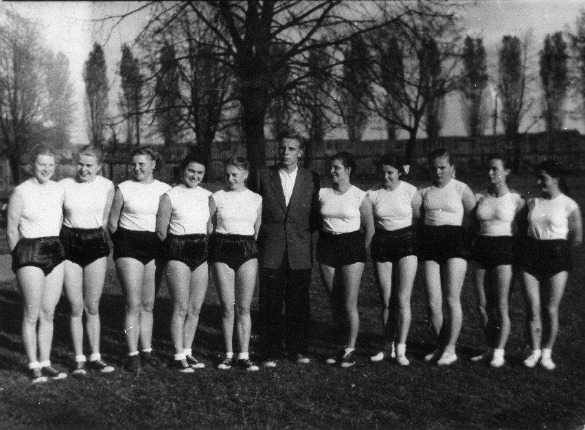 Zdjęcia z lat 1945 i nadal z zycia Liceum Ogólnokształcącego...