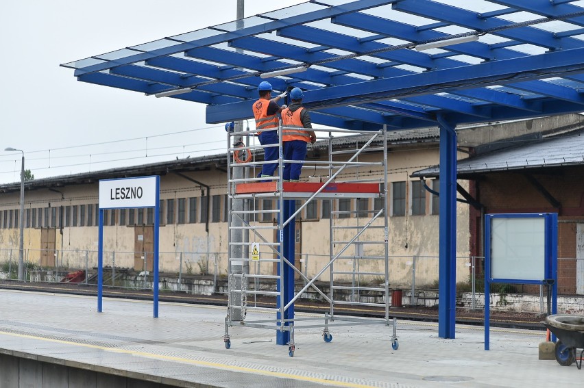 Leszno. Perony dworca PKP będą gotowe w lipcu, ale podziemne przejścia do Towarowej w grudniu [ZDJĘCIA]