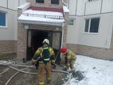 Kwidzyńscy strażacy gasili pożar w piwnicy bloku przy ul. Sokolej. Przed przybyciem służb z budynku ewakuowało się 8 osób