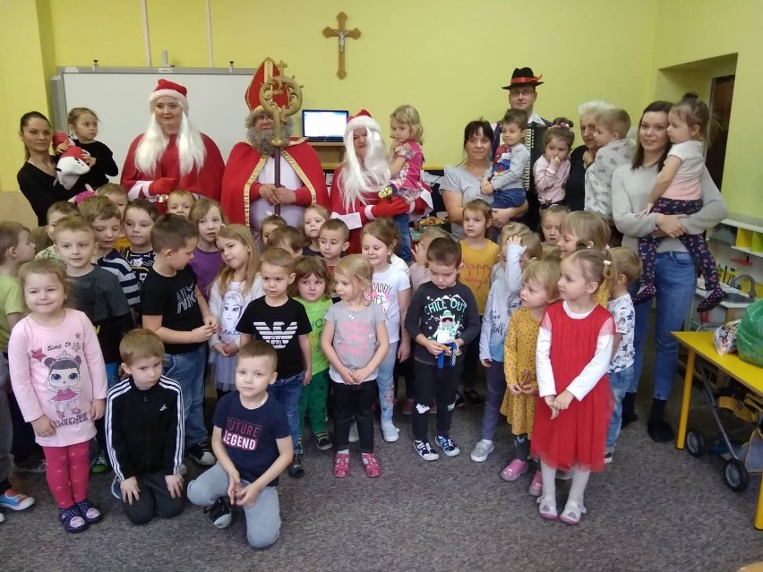 Mikołajowa reprezentacja GOK Somonino odwiedziła dzieci w przedszkolach ZDJĘCIA