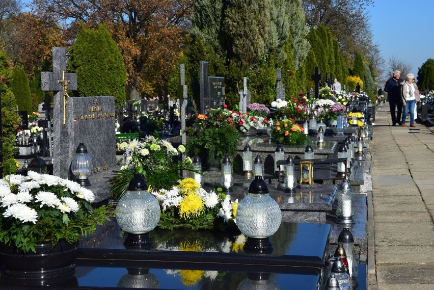 Niedziela 31.10.2021 na cmentarzach w Wieluniu