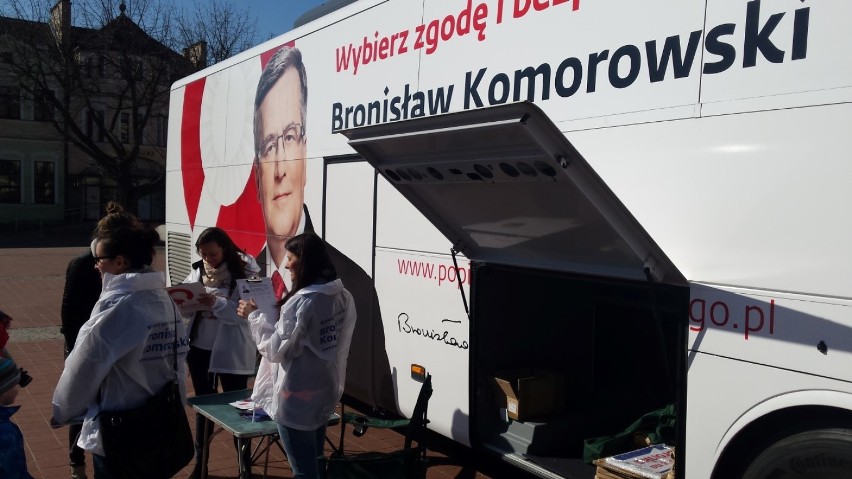 Bronkobus przejechał przez powiat bytowski. Zaparkował też na rynku w centrum Bytowa [ZDJĘCIA]