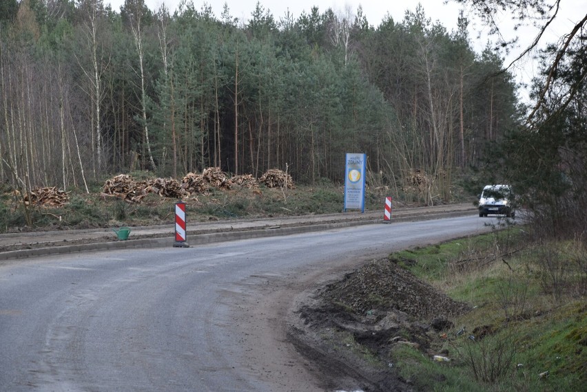 Trwa budowa ścieżki rowerowej. Połączy Zduny z Chachalnią [ZDJĘCIA + FILM]