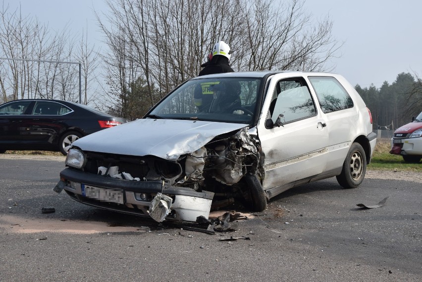 Wypadek w Miszewie w gminie Trzebielino. Dwie osoby ranne (FOTO)