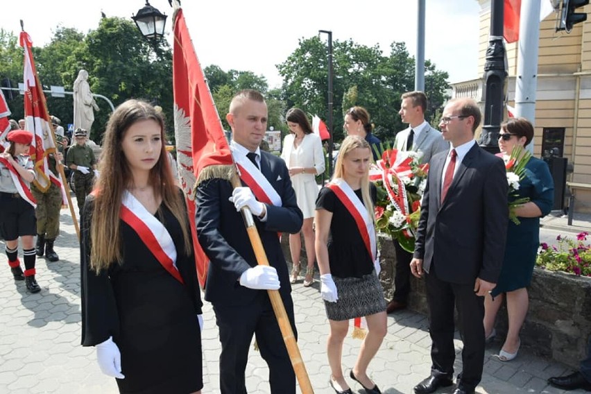 Święto Wojska Polskiego 2021 w Radomsku. Kwiaty od władz miasta i powiatu [ZDJĘCIA]