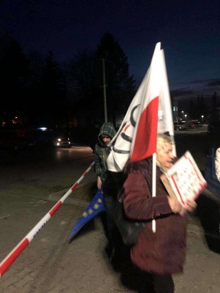 Niewygodne pytania do prezydenta Dudy w Kłobucku ZDJĘCIA 