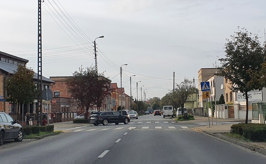 Chcą sygnalizacji świetlnej  i zachowania parkingów. Przygotowali petycję i przekazali urzędnikom