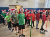 Mikołajkowy Turniej Klas o Puchar Dyrektora Szkoły Podstawowej nr 2! Ruch i zdrowa rywalizacja w świątecznej atmosferze