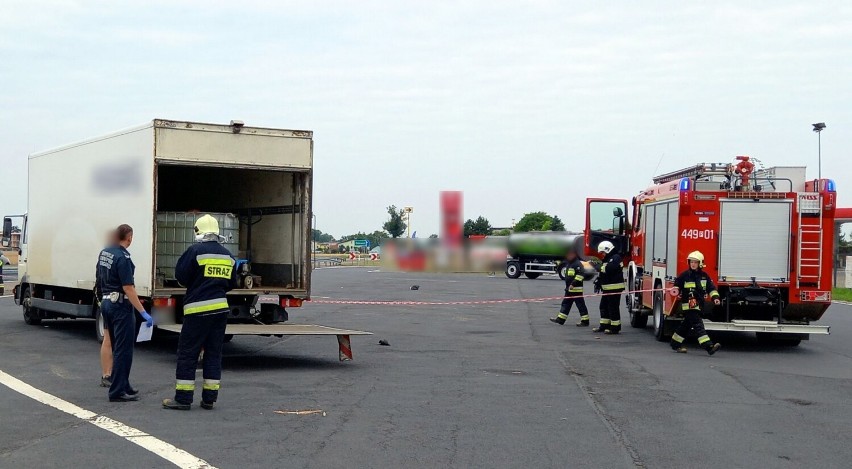 Niebezpieczny transport substancji żrącej zatrzymany w Granowie 