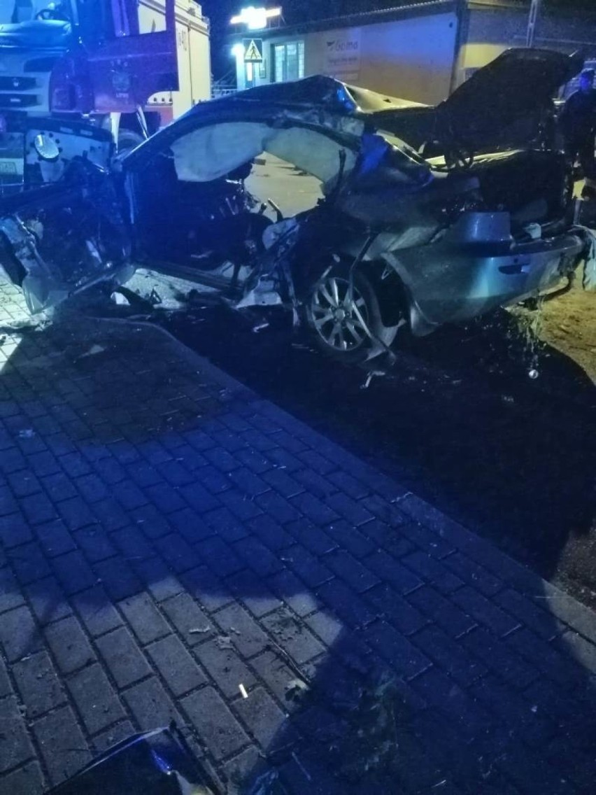 Tragiczny wypadek w powiecie lipnowskim. Nie żyje 28-letni kierowca mazdy