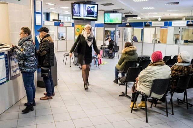 ZUS ma dwa miesiące na rozpatrzenie wniosku od dnia jego złożenia wraz z dokumentami. Z kolei wypłata przysługującego kapitału następuje nie wcześniej niż za miesiąc, od którego przysługuje prawo do kapitału.