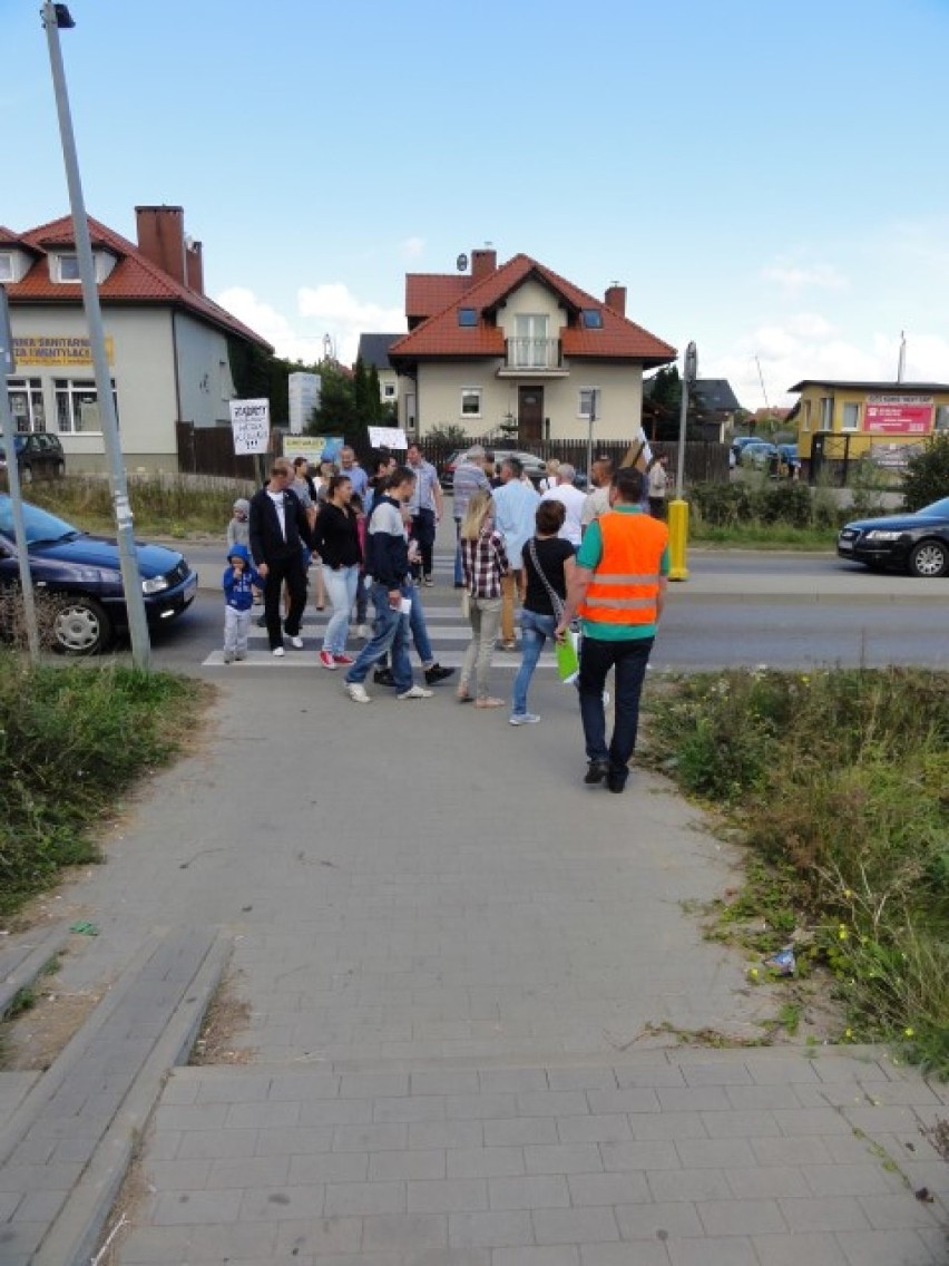 Kowale (gm. Kolbudy): Mieszkańcy protestowali ws. przebudowy układu komunikacyjnego [ZDJĘCIA, VIDEO]