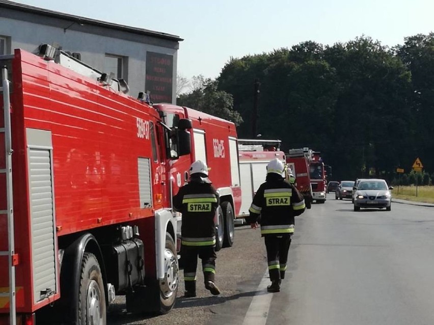 Najpierw zapaliło się auto, a potem pobliski budynek