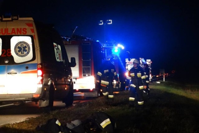 Trzy osoby zostały ranne po wypadku do jakiego doszło w poniedziałek po godzinie 5 na 122 kilometrze autostrady A2, w kierunku na Świecko, a na wysokości miejscowości Głuponie.

Zobacz więcej: A2: Auto wpadło do zbiornika z wodą [ZDJĘCIA]