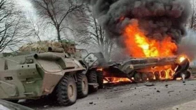 W rejonie Gluchowej wojsko ukraińskie zniszczyło kolumnę rosyjskich czołgów T-72