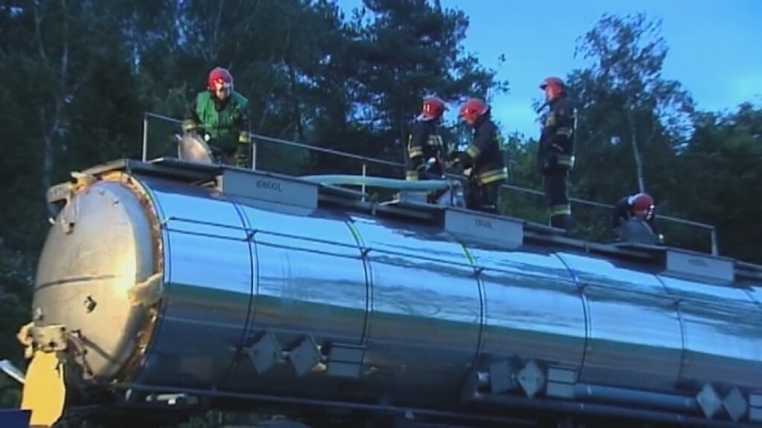 Wypadek pod Gnieznem: cysterna uderzyła w TIR-a