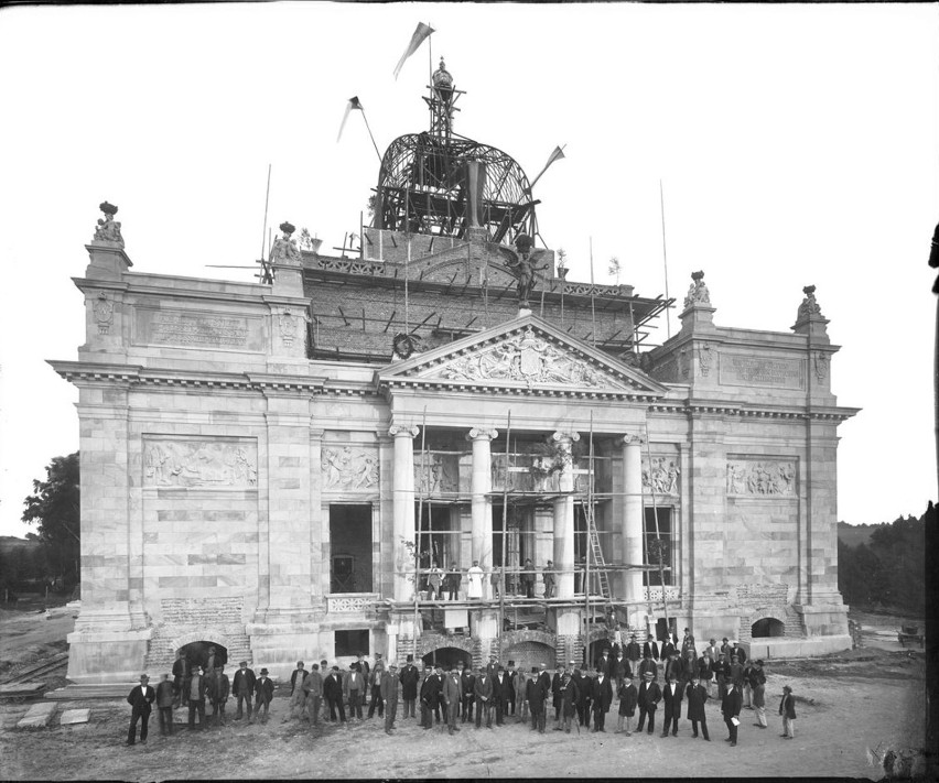 Budowę rozpoczęto 18 października 1898 r. , data nie była...