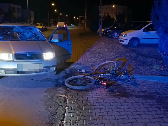Potrącenie rowerzysty na ulicy Środkowej w Grodzisku Wielkopolskim