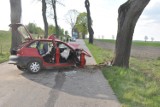 Wypadek koło Ostródy. Samochód uderzył w drzewo. Cztery osoby ranne [zdjęcia]