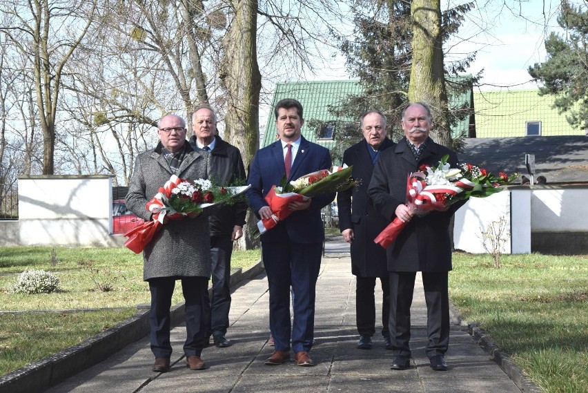 Składanie kwiatów na Cmentarzu Żołnierzy Radzieckich, 17 marca 2020 r.
