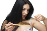 Poznaj przyczyny i sposoby na wypadanie włosów