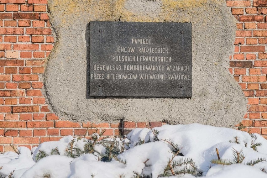 Cmentarz żołnierzy radzieckich w Żarach. Symbol walk, które...