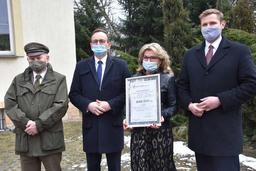 Lasy państwowe przekazały czek dla szpitala w Rybniku. Ruszyło „EkoForum Samorządów”