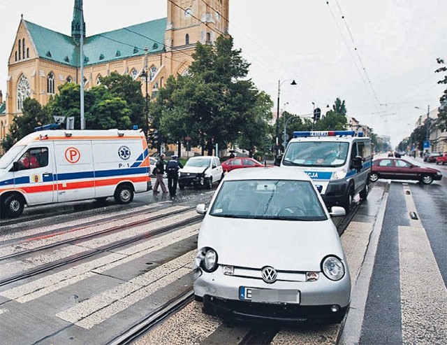 Zderzenie na Piotrkowskiej. Zablokowane tramwaje stały przez pół godziny