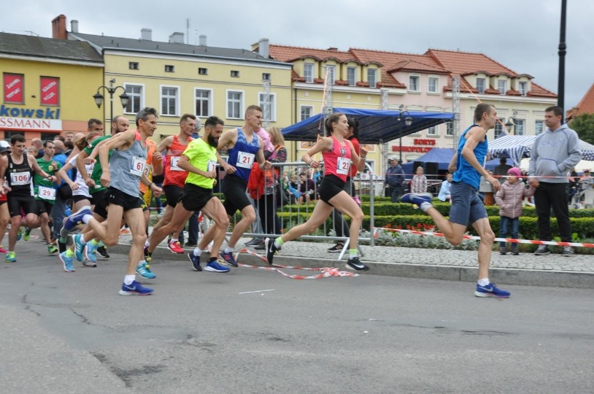 Liwa Cup 2019. Ponad setka zawodników na starcie ulicznego biegu w Prabutach [ZDJĘCIA]
