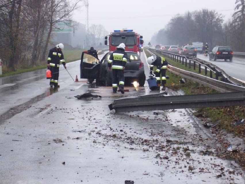 Wypadek Warszowice: Toyota zderzyła się z fordem na wiślance