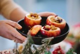 Oryginalny prezent na święta – jadalny upominek, który przygotujesz samodzielnie. Podaruj najbliższym pyszne przetwory, nalewki i słodkości