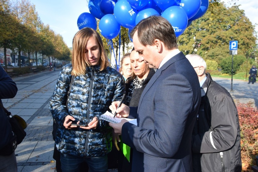 Minister Zbigniew Ziobro w Częstochowie udzielił poparcia Monice Fajer i Arturowi Warzosze [ZDJĘCIA]