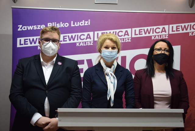 Od lewej: Kamil Janiak - koordynator Młodej Lewicy w Wielkopolsce, Karolina Pawliczak - posłanka Lewicy, Anna Szymczak - dyrektorka biura poselskiego K. Pawliczak