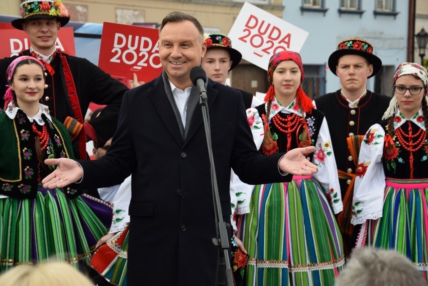 Wybory prezydenckie 2020. Andrzej Duda w Łowiczu. Prezydent rozpoczął objazd kraju ZDJĘCIA