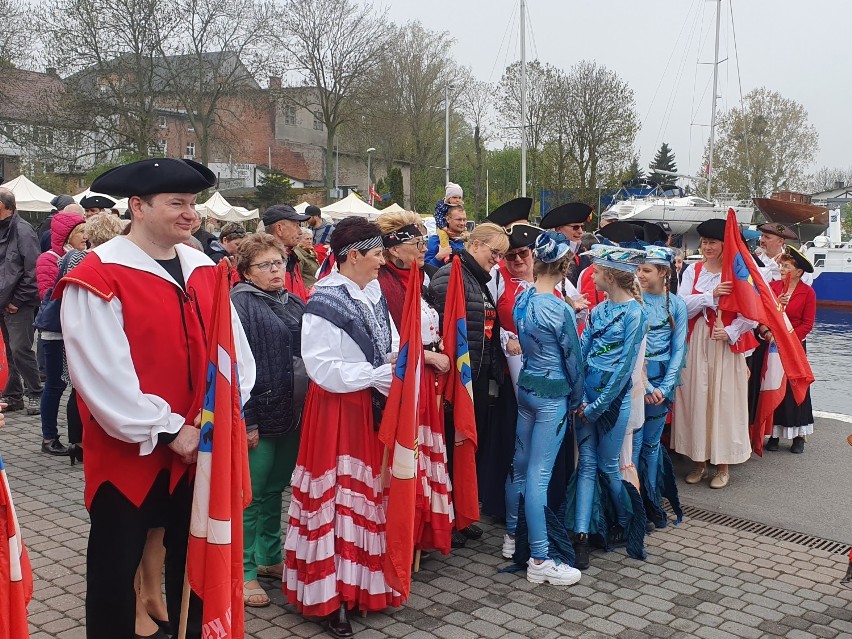 Uroczyste powitanie kapitan Joanny Pajkowskiej w Pucku - pierwszej Polki, która ukończyła samotny rejs dookoła świata. |ZDJĘCIA, WIDEO