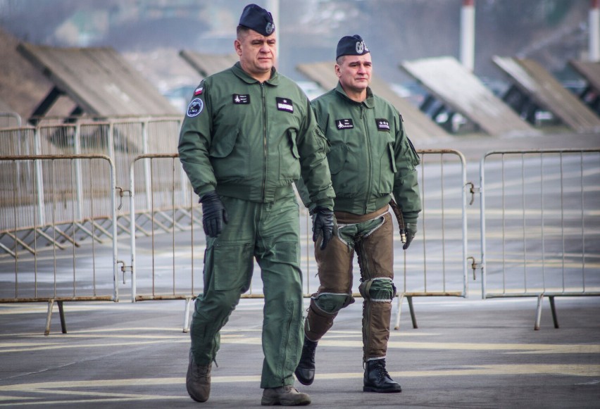 Malbork. Pożegnalny lot dowódcy 22 Bazy Lotnictwa Taktycznego. Pułkownik Zima odchodzi na emeryturę. Wkrótce przekazanie obowiązków