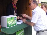 Szczęśliwi zielonogórzanie już mają okazję złożenia swoich głosów do wspólnej urny...