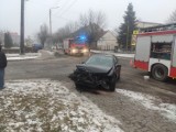 Wypadek dwóch samochodów przy jednostce straży pożarnej w Skarżysku. Jedna osoba ranna [ZDJĘCIA]