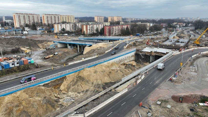 Kraków. Betonują tunel na Opolskiej. W drugim kwartale 2023 roku ma być udostępniony dla kierowców AKTUALIZACJA