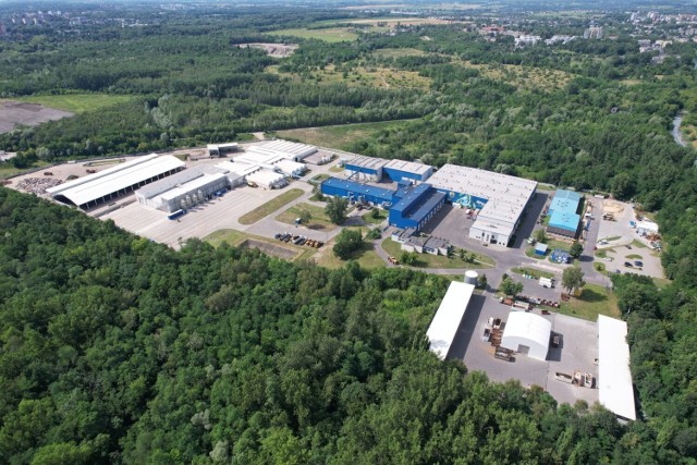 Budowa farmy fotowoltaicznej na nieużytkach należących do Miejskiego Przedsiębiorstwa Gospodarki Komunalnej w Katowicach to pierwsza tak duża inwestycja w energię słoneczną w stolicy województwa śląskiego.