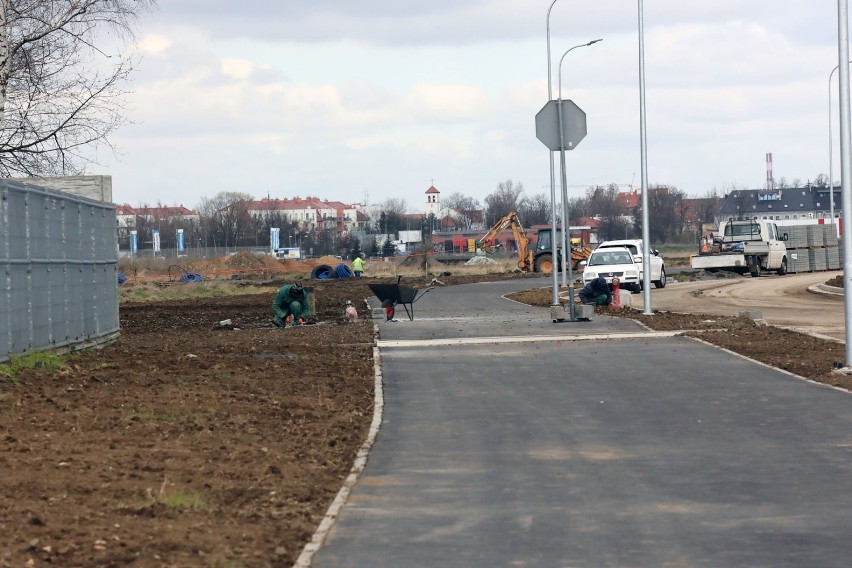 Powstaje nowa droga na byłym lotnisku w Legnicy, zobaczcie zdjęcia
