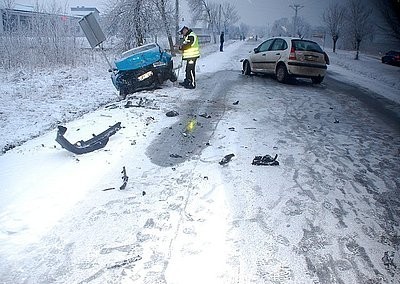 Wypadek w Myszkowie na ul. Pułaskiego. Cztery osoby ranne [ZDJĘCIA]