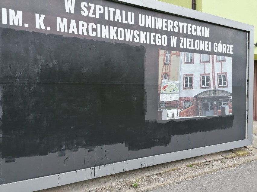 Kontrowersyjny billboard antyaborcyjny przy Urzędzie Miasta...