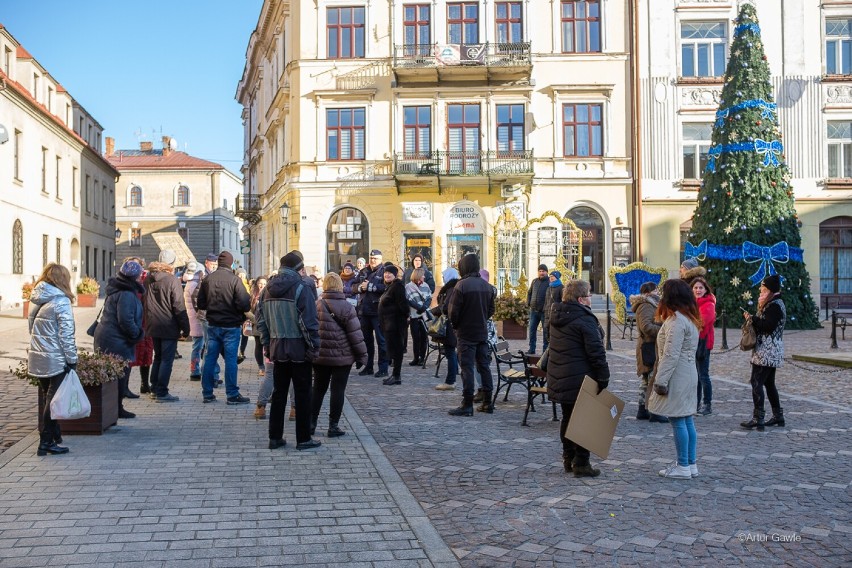 Marsz w Tarnowie przeciwko "segregacji sanitarnej",...