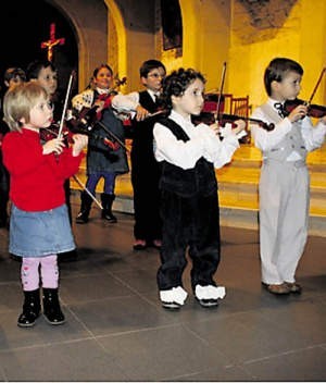 Swoje muzyczne umiejętności ćwiczyło około 80 dzieci w wieku od 3 do 15 lat.