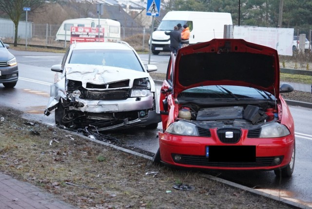 Policjanci z KMP we Włocławku odnotowali 8 kolizji drogowych. 6 związanych było z omijaniem innych pojazdów